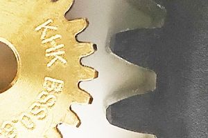 模数0.8(左)和模数2(右)的齿大小的对比 模数0.8(左)和模数2(右)的齿大小的对比
